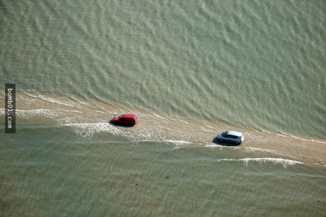 不飆車就等死！地球上最危險的海上公路，『快速通過』是這條路唯一的規則！