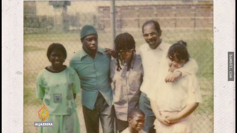 黑人男子在监狱里与世隔绝44年后终於出狱,结果一走在
