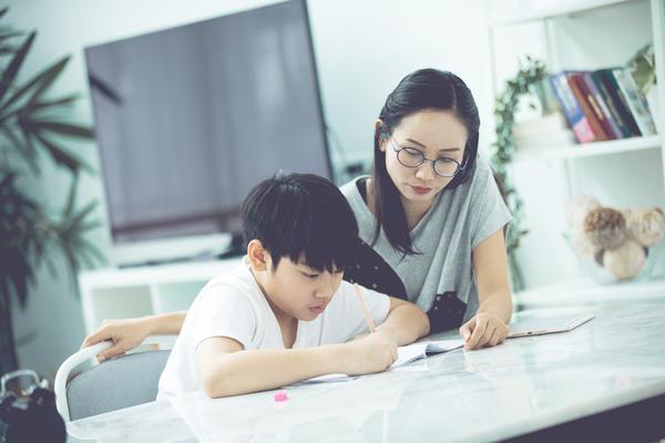 孩子一個暑假就近視？ 預防近視攻略在這裡，家長越早知道越好