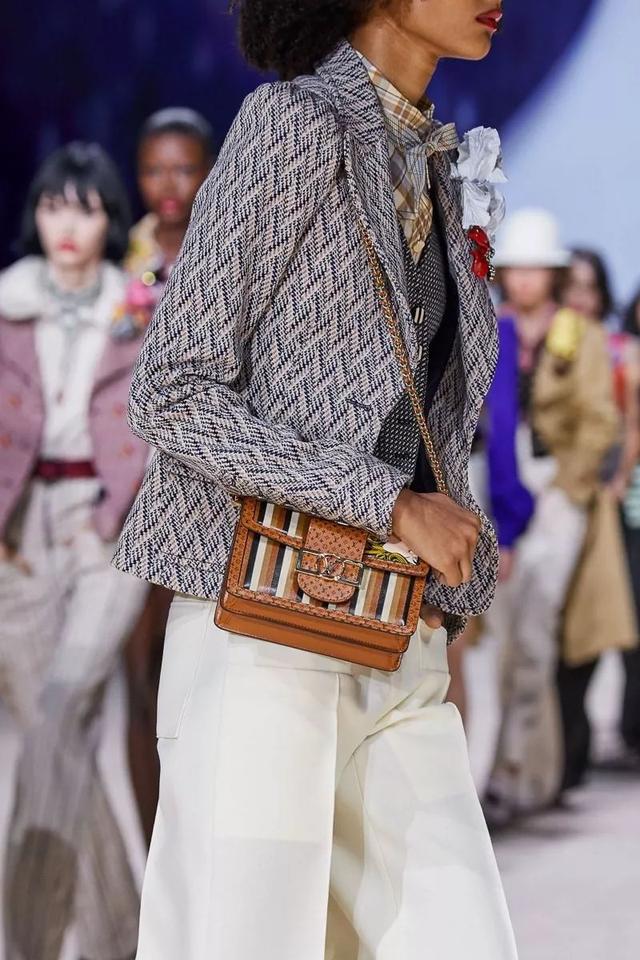 近距離路易威登Louis Vuitton2020大秀上的包袋