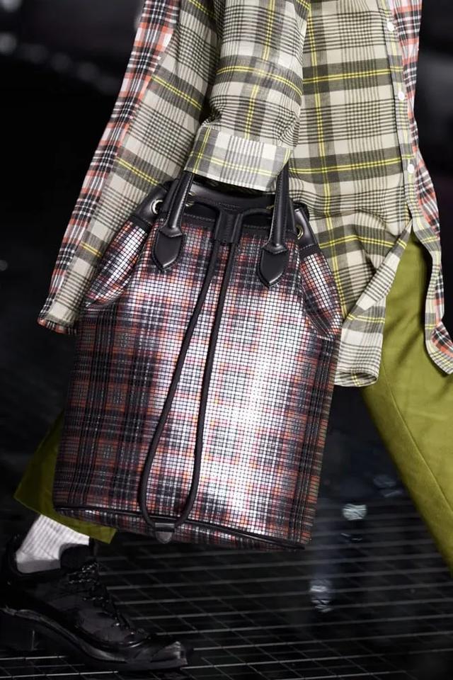 近距離直擊Burberry2020秋冬秀中包袋