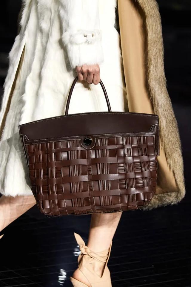 近距離直擊Burberry2020秋冬秀中包袋