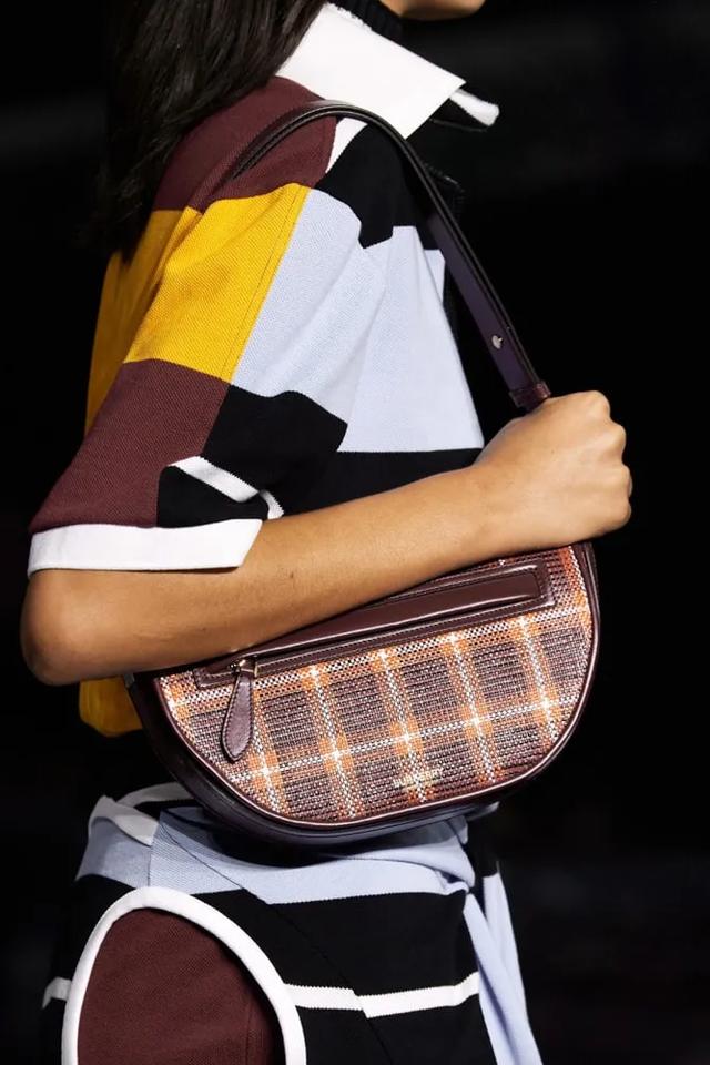 近距離直擊Burberry2020秋冬秀中包袋