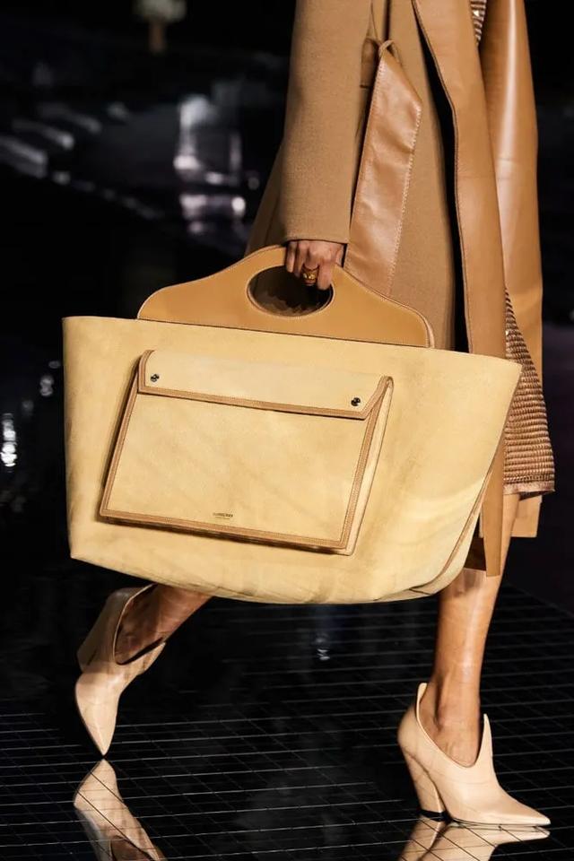 近距離直擊Burberry2020秋冬秀中包袋