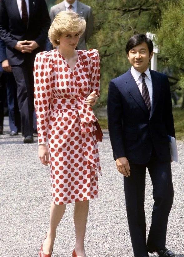 戴安娜王妃號稱最時髦的王妃，她的穿搭再過20年也不會過時