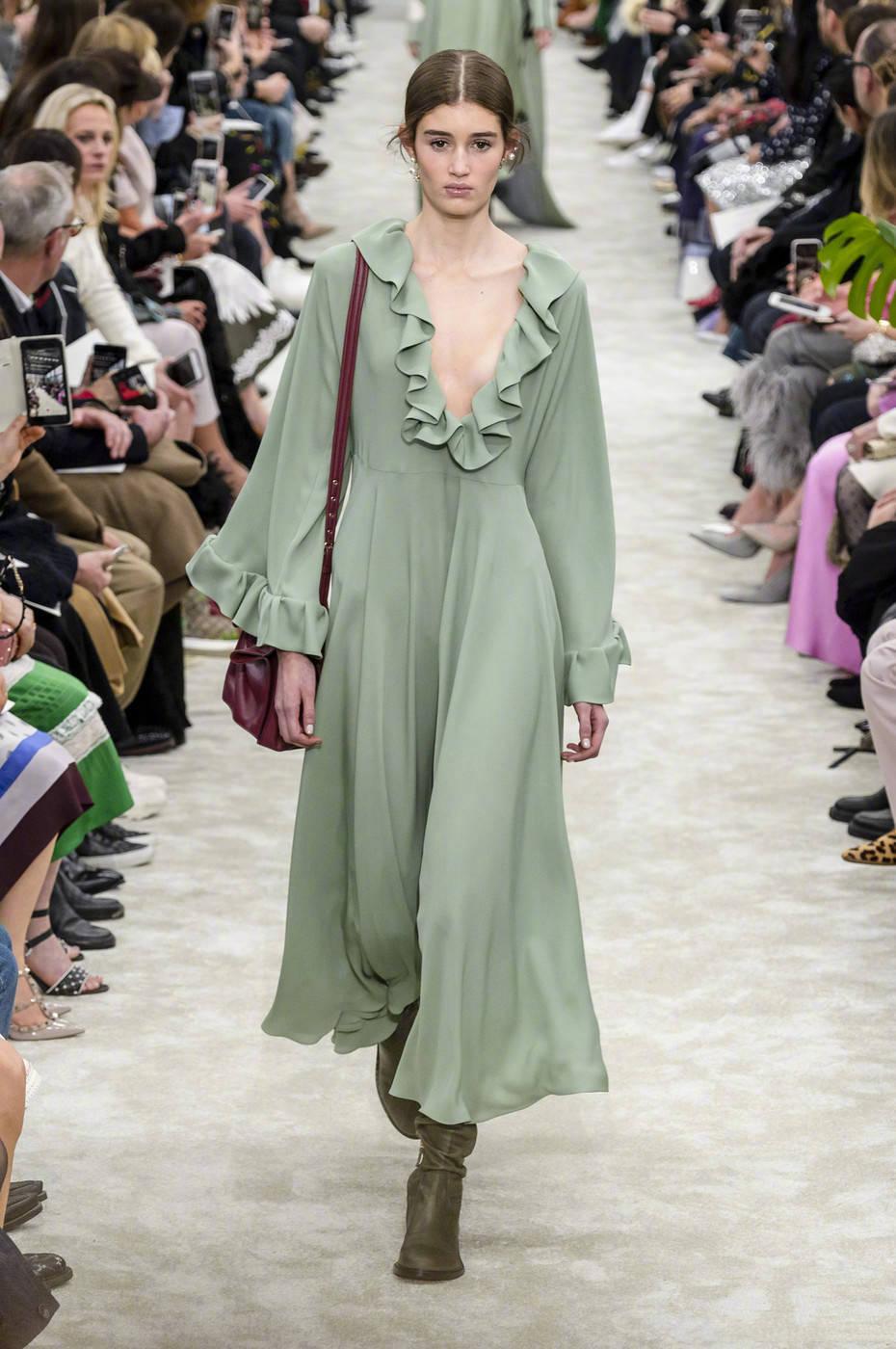 Valentino（華倫天奴）Fall 2018 這季華倫天奴美cry，你們覺得呢