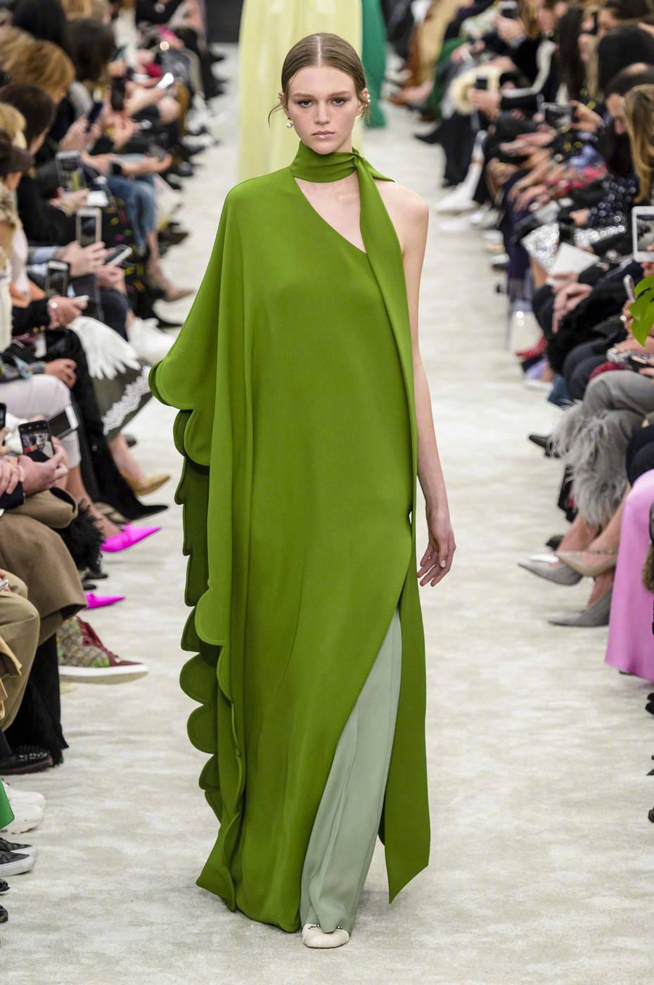 Valentino（華倫天奴）Fall 2018 這季華倫天奴美cry，你們覺得呢