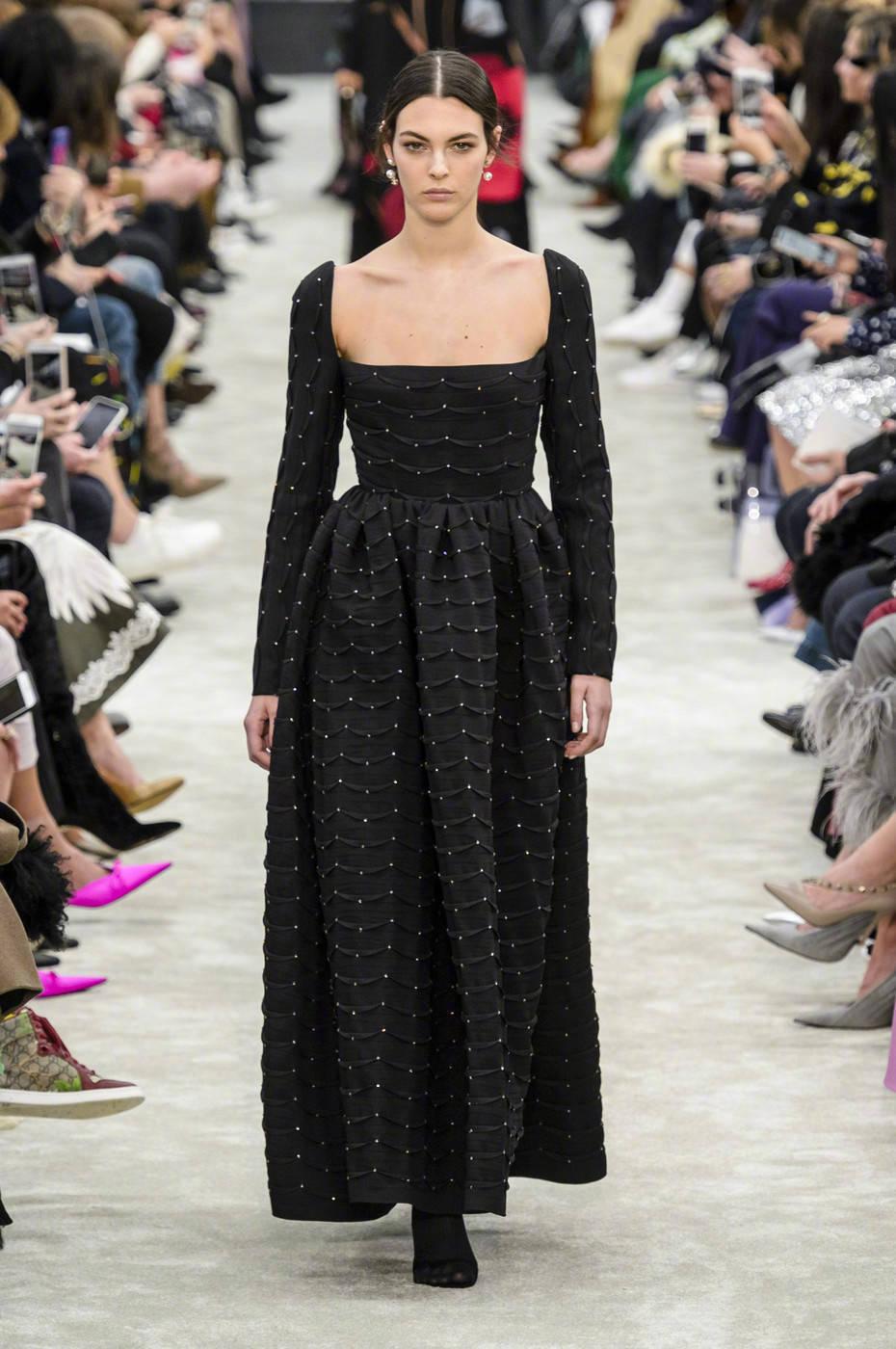 Valentino（華倫天奴）Fall 2018 這季華倫天奴美cry，你們覺得呢