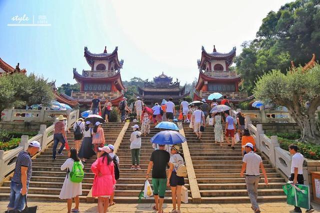 福建的一個小島，被譽為南國蓬萊，媲美鼓浪嶼