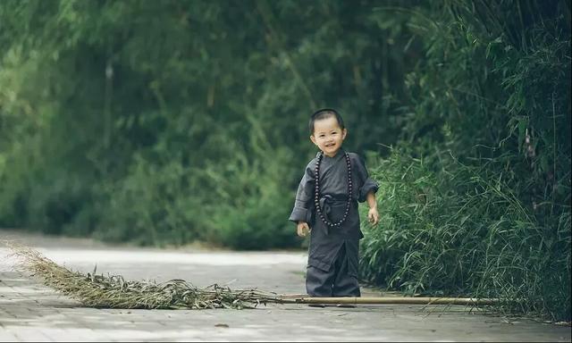 與智者攜手，注定不同凡響，向能人看齊，必定能力出眾！